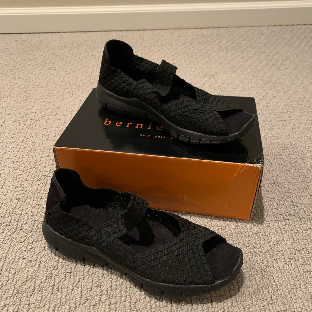NWT Bernie Mev Black Sandals